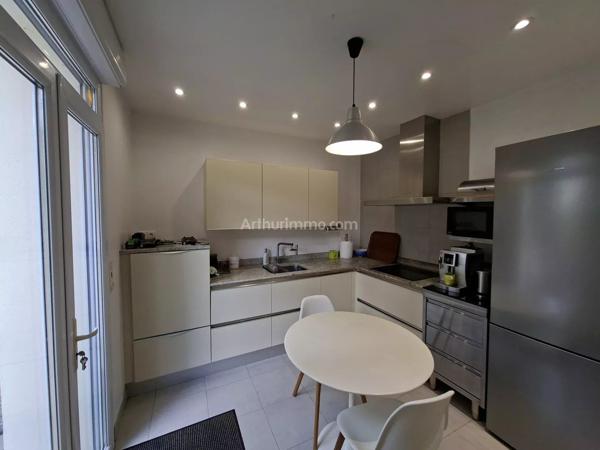 Vente                                                      Appartement
                        
                     3 pièces                      136 m2                     à Gisors