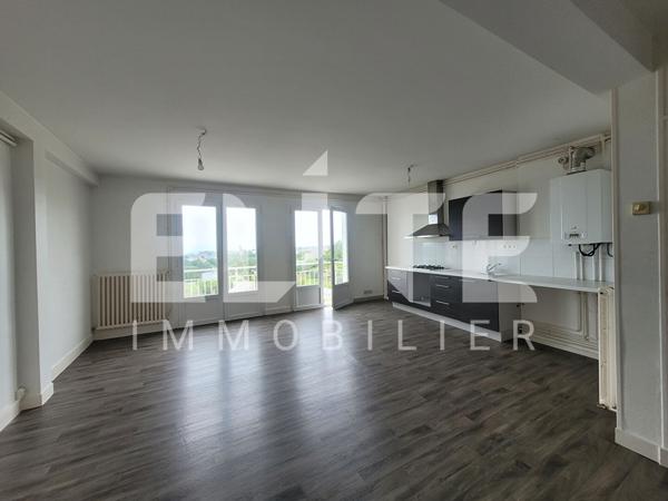 Appartement à louer 606 € CC Granville 2 p 51 m² DPE E