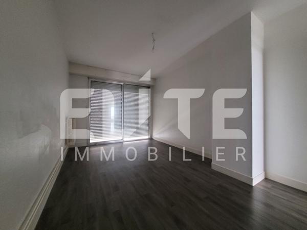 Appartement à louer 606 € CC Granville 2 p 51 m² DPE E