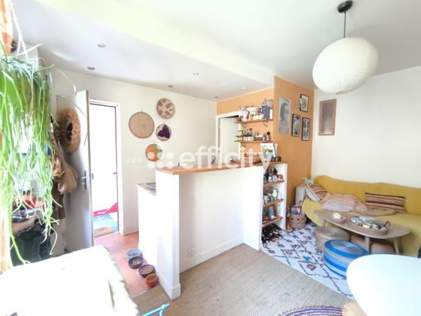 Appartement
         2 pièces
        - 30 m² 260 000 € *