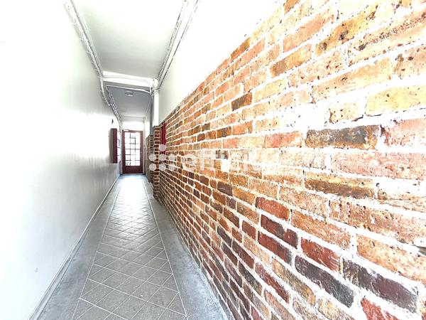 Appartement
         2 pièces
        - 30 m² 260 000 € *