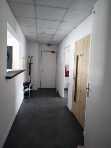 A VENDRE - LIMOGES SECTEUR JOURDAN - 166 m² de bureaux transformables en appartement avec parking