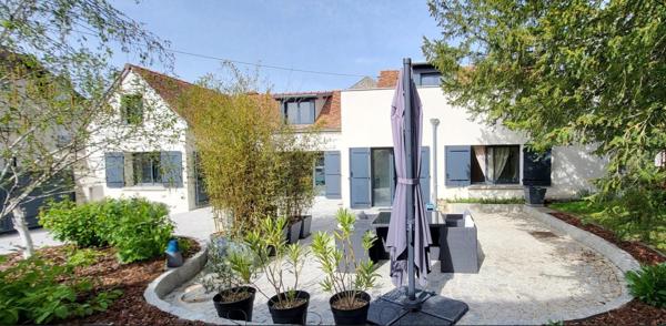 UNIQUE !! Superbe maison de 7 pièces sur parcelle de 1274 m2 -centre ville Etréchy
