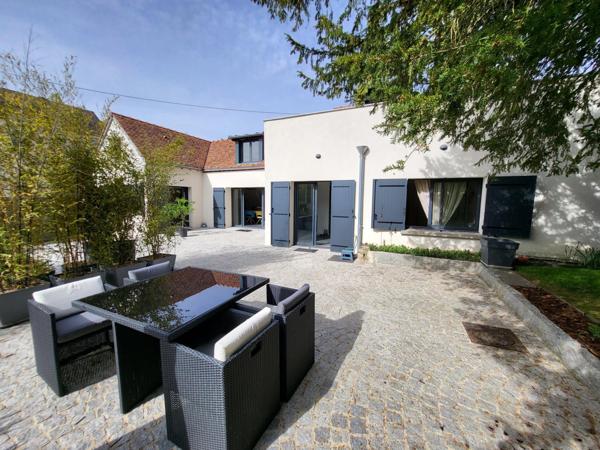 UNIQUE !! Superbe maison de 7 pièces sur parcelle de 1274 m2 -centre ville Etréchy