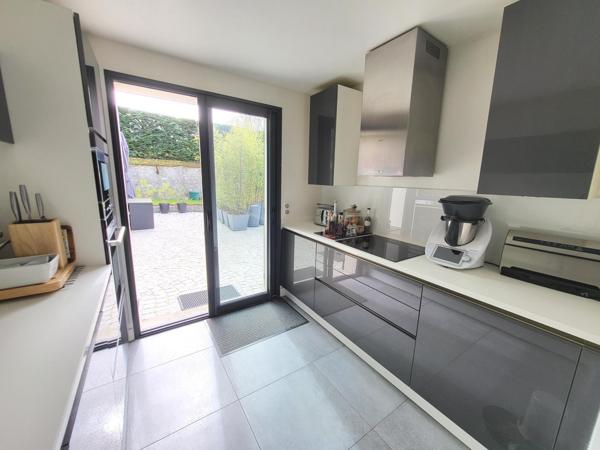 UNIQUE !! Superbe maison de 7 pièces sur parcelle de 1274 m2 -centre ville Etréchy