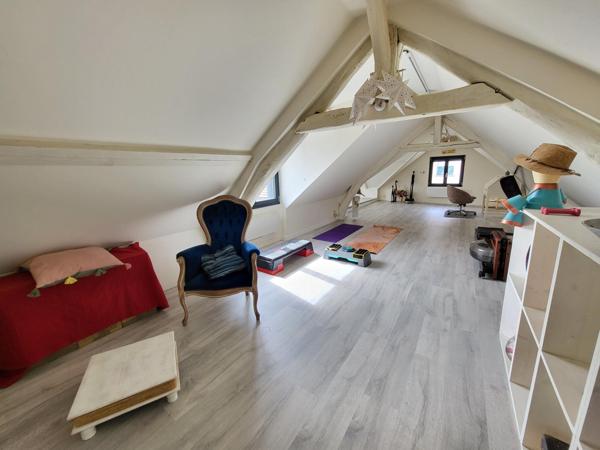 UNIQUE !! Superbe maison de 7 pièces sur parcelle de 1274 m2 -centre ville Etréchy