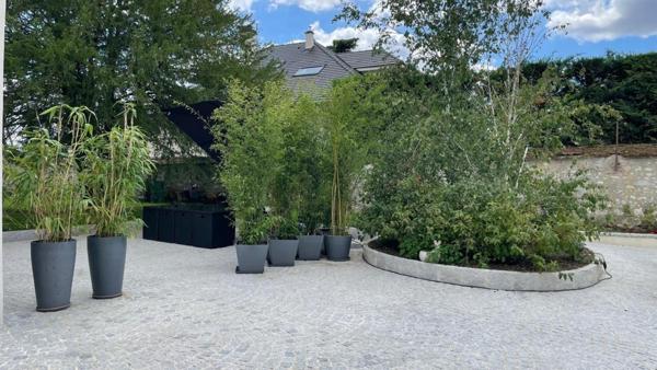 UNIQUE !! Superbe maison de 7 pièces sur parcelle de 1274 m2 -centre ville Etréchy