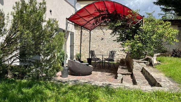 UNIQUE !! Superbe maison de 7 pièces sur parcelle de 1274 m2 -centre ville Etréchy