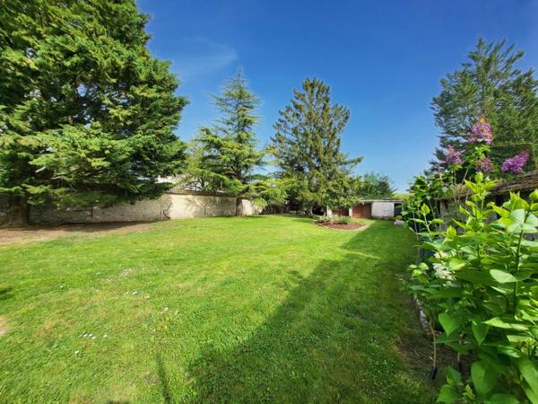 UNIQUE !! Superbe maison de 7 pièces sur parcelle de 1274 m2 -centre ville Etréchy