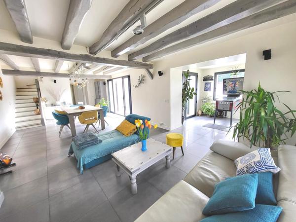 UNIQUE !! Superbe maison de 7 pièces sur parcelle de 1274 m2 -centre ville Etréchy