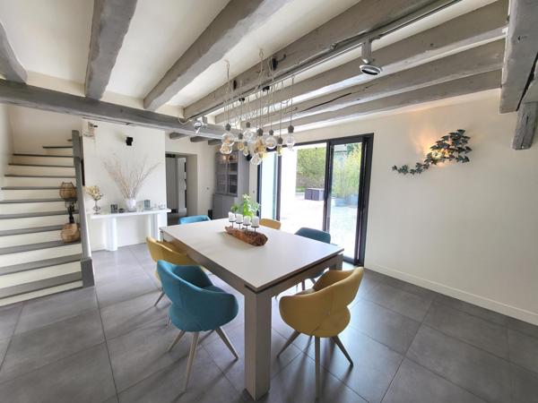 UNIQUE !! Superbe maison de 7 pièces sur parcelle de 1274 m2 -centre ville Etréchy