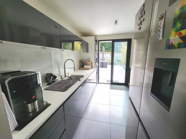 UNIQUE !! Superbe maison de 7 pièces sur parcelle de 1274 m2 -centre ville Etréchy