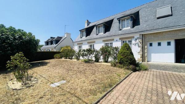 PLOUHARNEL : Maison familiale de 140 m² avec jardin constructible, proche du bourg et des plages