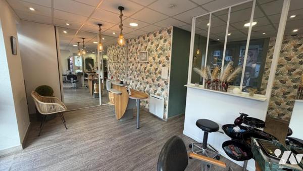 A vendre, fonds de commerce de COIFFURE situé à PONT-HEBERT, dans le bourg. 
