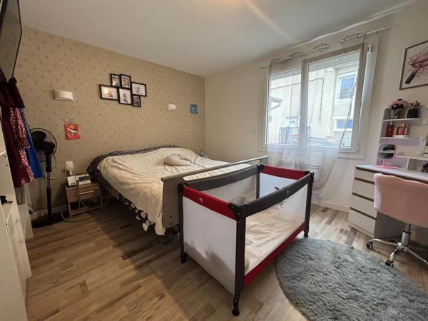 Ensemble immobilier, 1 maison individuelle, 3 appartements, un atelier.