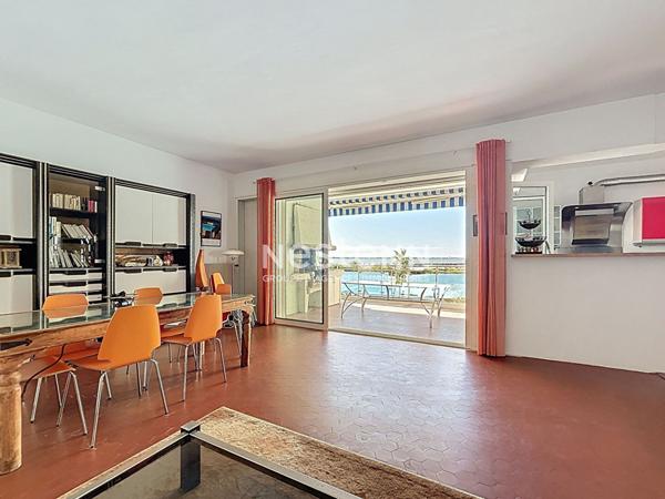 En première ligne dans résidence très prisée vaste appartement de type 5 avec Vue Mer