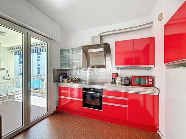 En première ligne dans résidence très prisée vaste appartement de type 5 avec Vue Mer