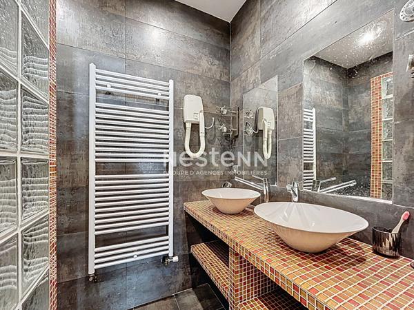 En première ligne dans résidence très prisée vaste appartement de type 5 avec Vue Mer