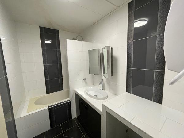 À LOUER ! SPACIEUX T3 AVEC BALCON ! LA VERPILLIÈRE (38290)
