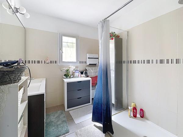 Maison Valensole de plain-pied, 3 pièces, 81.9 m2 habitables