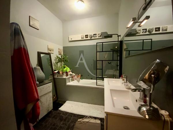 Immeuble mixte commercial et habitation