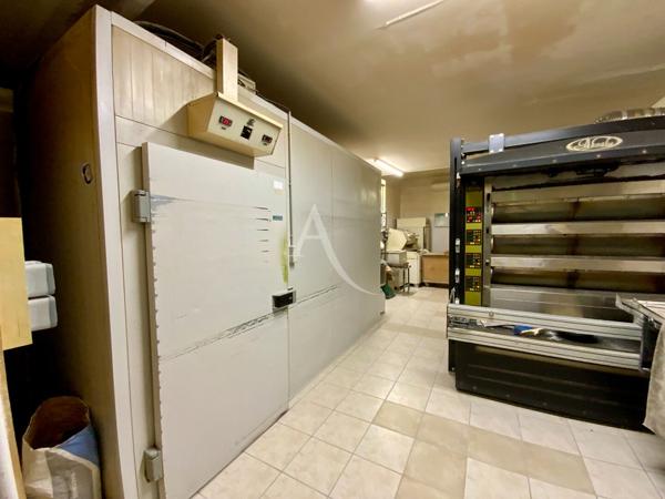 Immeuble mixte commercial et habitation