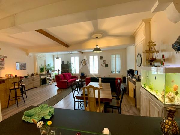 Immeuble mixte commercial et habitation