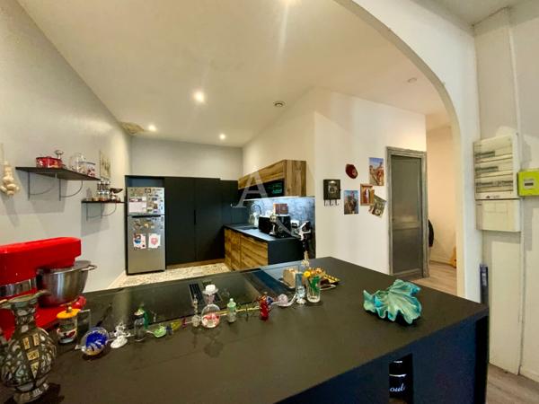 Immeuble mixte commercial et habitation