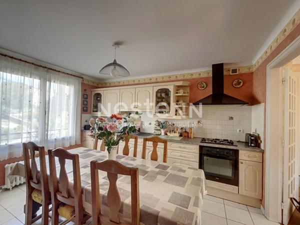 LANDERNEAU - Proche centre ville - Maison de 6 pièces avec 4 chambres