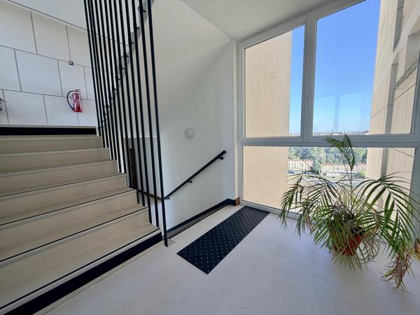 Quartier des Rocs - Résidence avec piscine - Appartement 3 chambres, balcon, parking Détails des diagnostics énergétiques