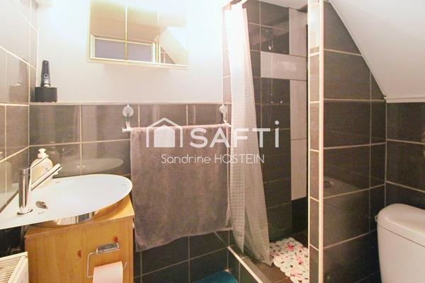 Maison mitoyenne rénovée de 120m2 hab avec 2 terrasses.