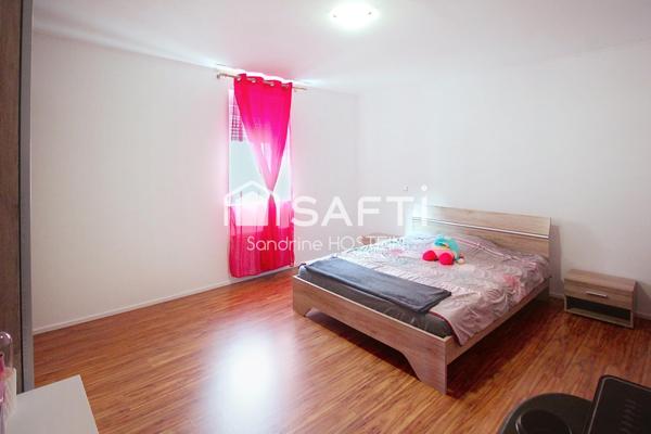 Maison mitoyenne rénovée de 120m2 hab avec 2 terrasses.