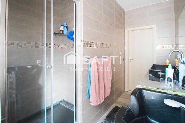 Maison mitoyenne rénovée de 120m2 hab avec 2 terrasses.