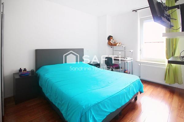 Maison mitoyenne rénovée de 120m2 hab avec 2 terrasses.