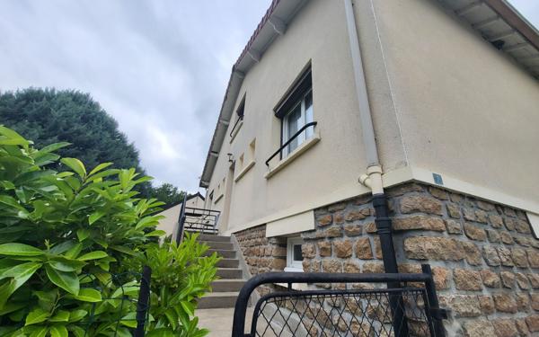 Maison à vendre    4 pièces •  Arnac-la-Poste