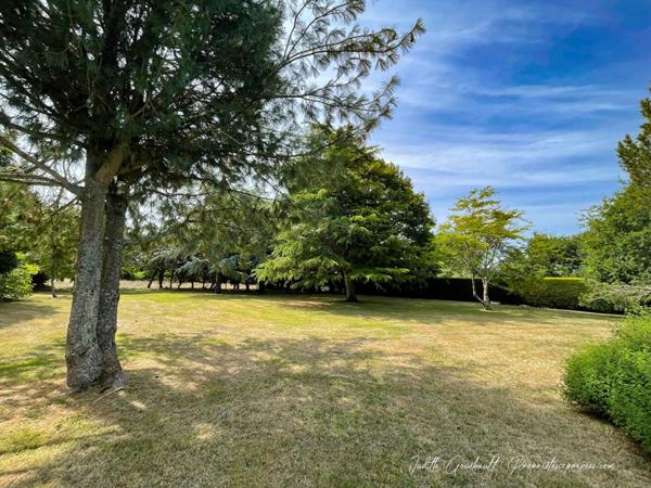 Maison de maître Pleguien  290m2 sur 7200 m2 de terrain