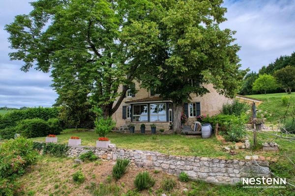 A Vendre Maison de caractère de 205 m² avec piscine, parc, dépendances et point d'eau naturel
