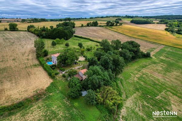 A Vendre Maison de caractère de 205 m² avec piscine, parc, dépendances et point d'eau naturel
