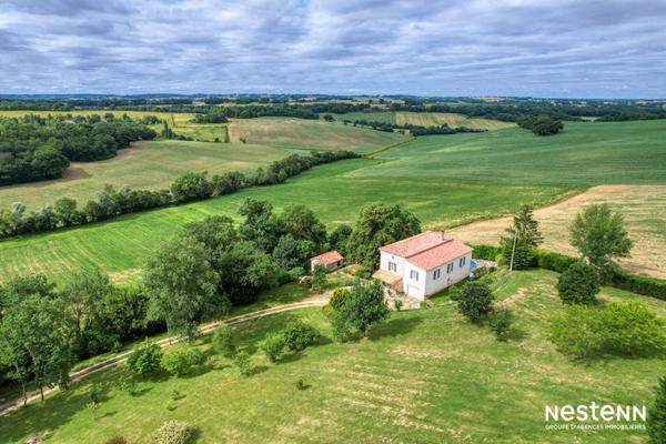 A Vendre Maison de caractère de 205 m² avec piscine, parc, dépendances et point d'eau naturel