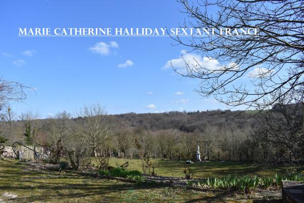 EXCEPTIONNEL ET RARE CHATEAU COUVENT SUR UN TERRAIN DE 3 HA