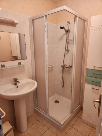 A LOUER LANNILIS BOURG Appartement vide ou meublé T3 Lannilis