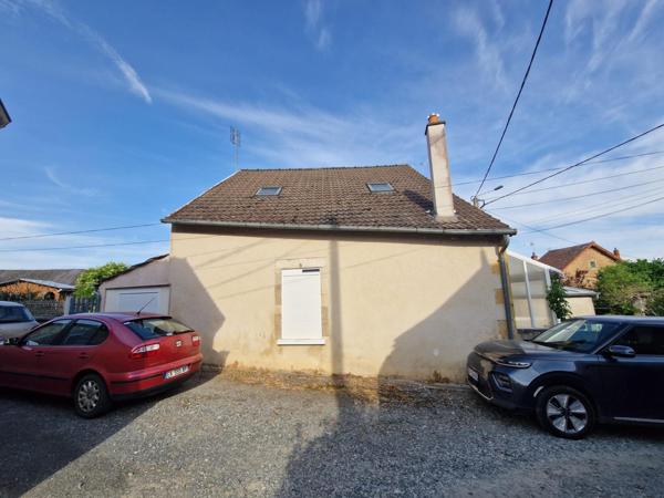 Maison de charme à vendre à Châteaumeillant – 105 m² habitables avec jardin et garage
