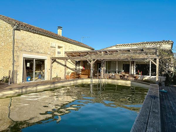 A Vendre : Maison en pierre à Jégun 251 m2 7 pièces 4 chambres