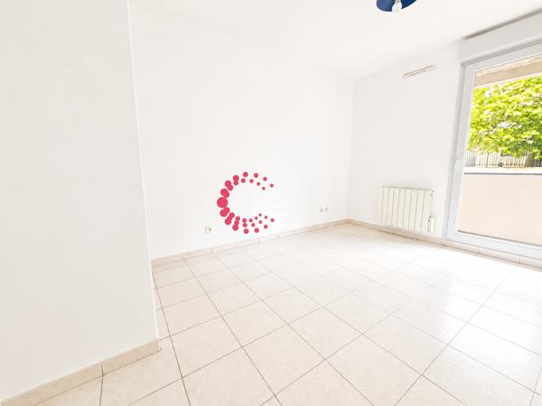 Appt 3 ch en rez-de-jardin et garage proche commerces et bus