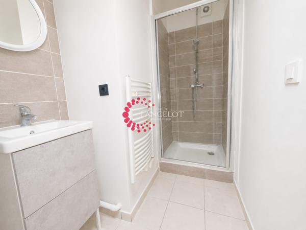 Appt 3 ch en rez-de-jardin et garage proche commerces et bus