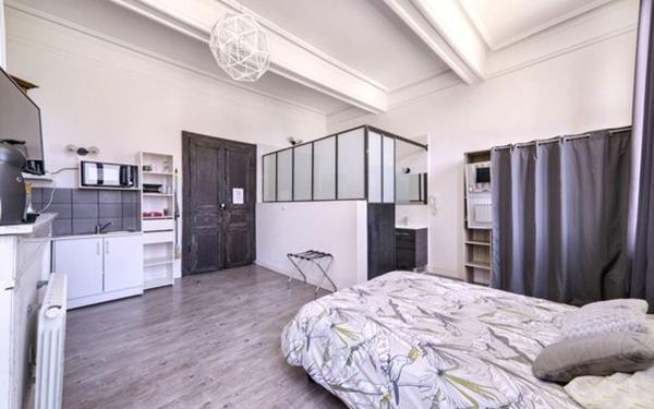 Maison à vendre    10 pièces • 390 m2 Merville