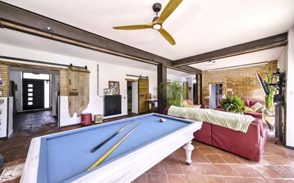 Maison à vendre    10 pièces • 390 m2 Merville