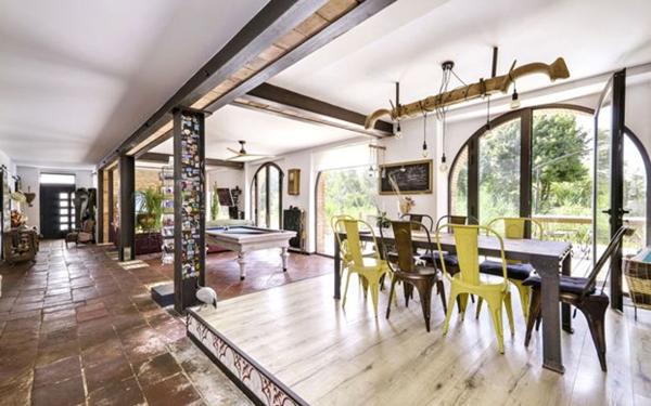 Maison à vendre    10 pièces • 390 m2 Merville