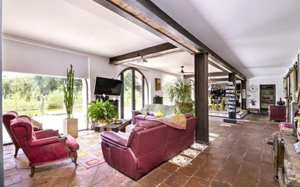 Maison à vendre    10 pièces • 390 m2 Merville