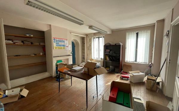 Immeuble à vendre    7 pièces • 301 m2 Anzin